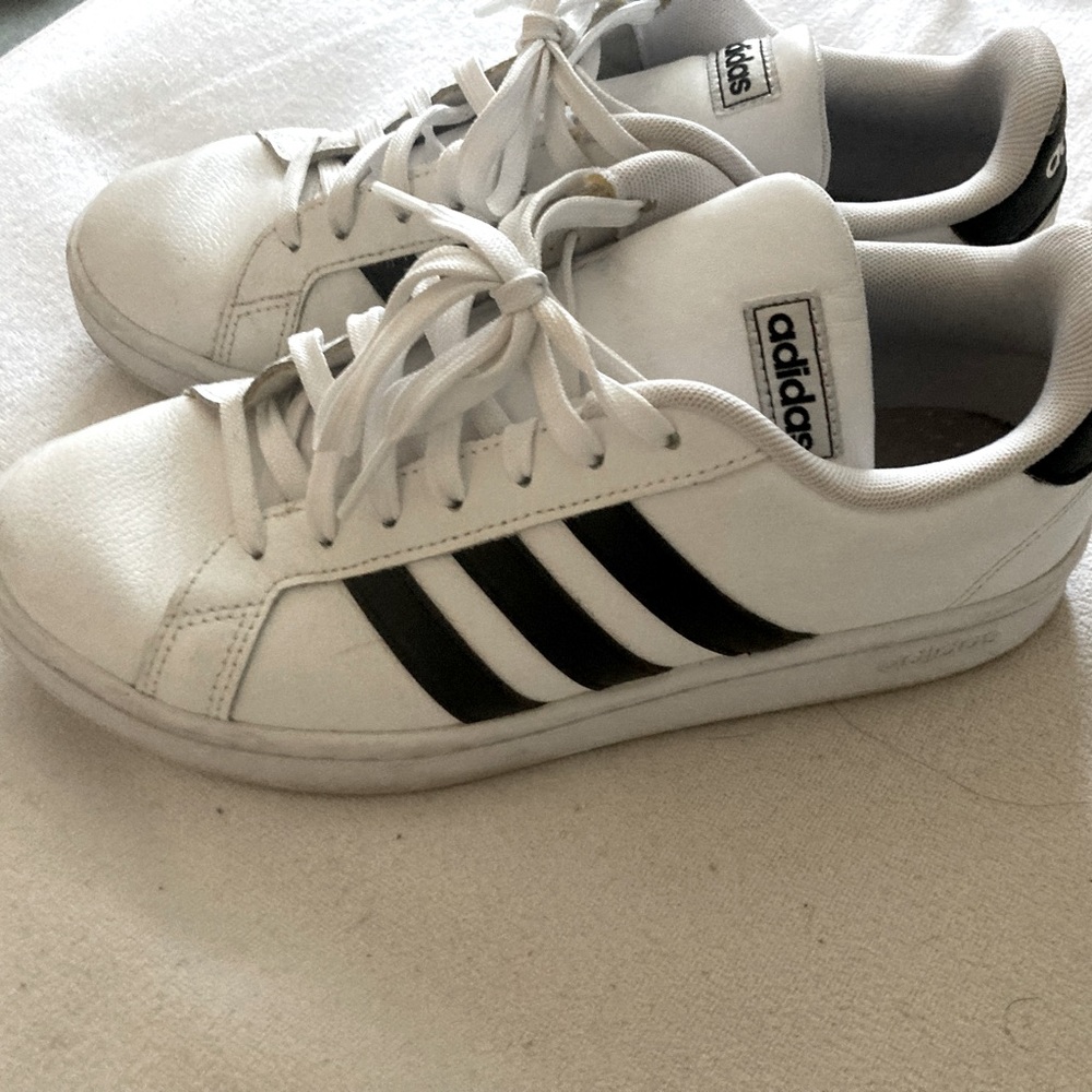 Traditional Adidas. Men’s size 7.